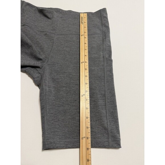 Athleta Ultimate Stash Pocket 9" Shorts Women's Size Large Heather Grey Gym Yoga - Picture 11 of 12